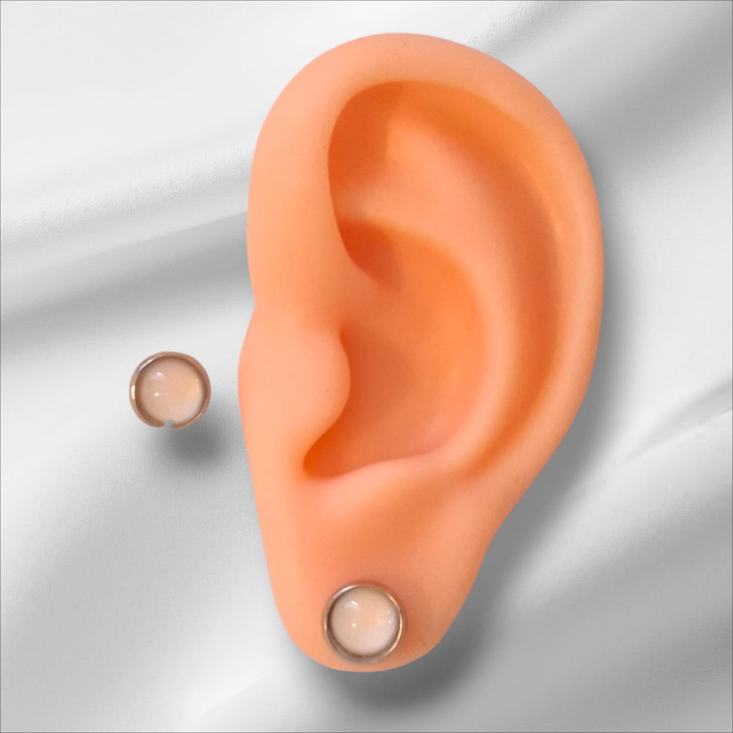 Cabochon Ohrstecker Schimmernd 8mm