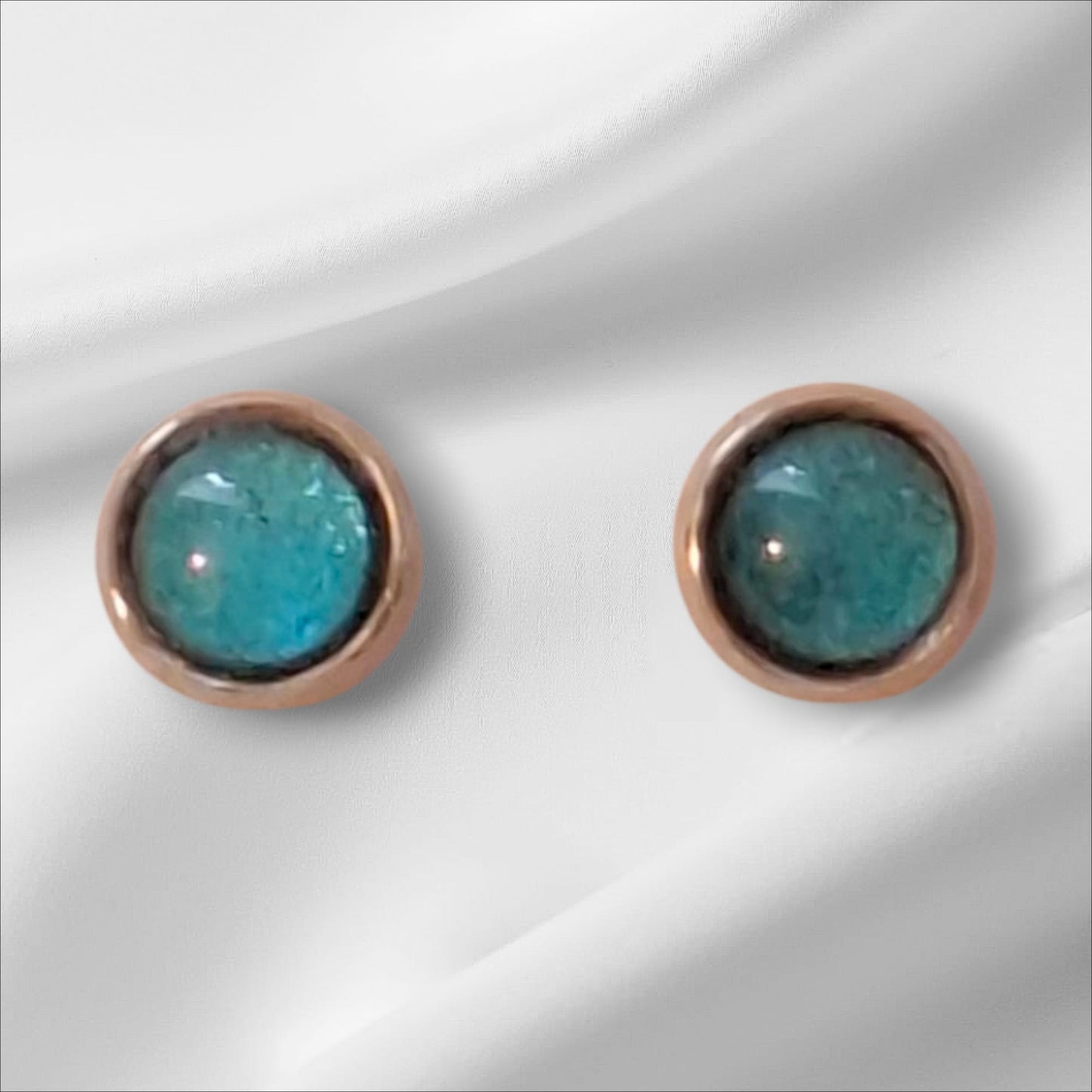 Cabochon Ohrstecker Schimmernd 8mm