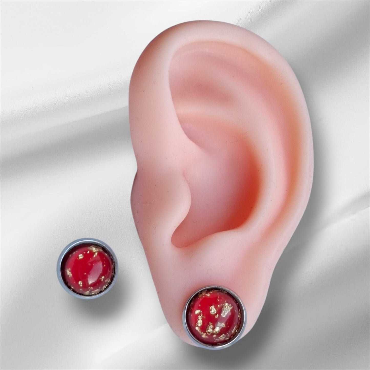 Cabochon Ohrstecker mit Goldflocken 12mm