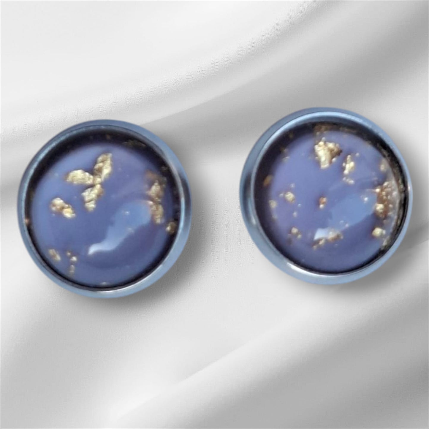 Cabochon Ohrstecker mit Goldflocken 12mm