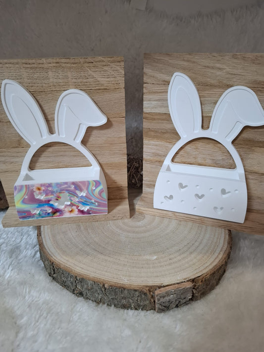 Hasenkörbchen in Bunt oder Weiß mit Holzwand