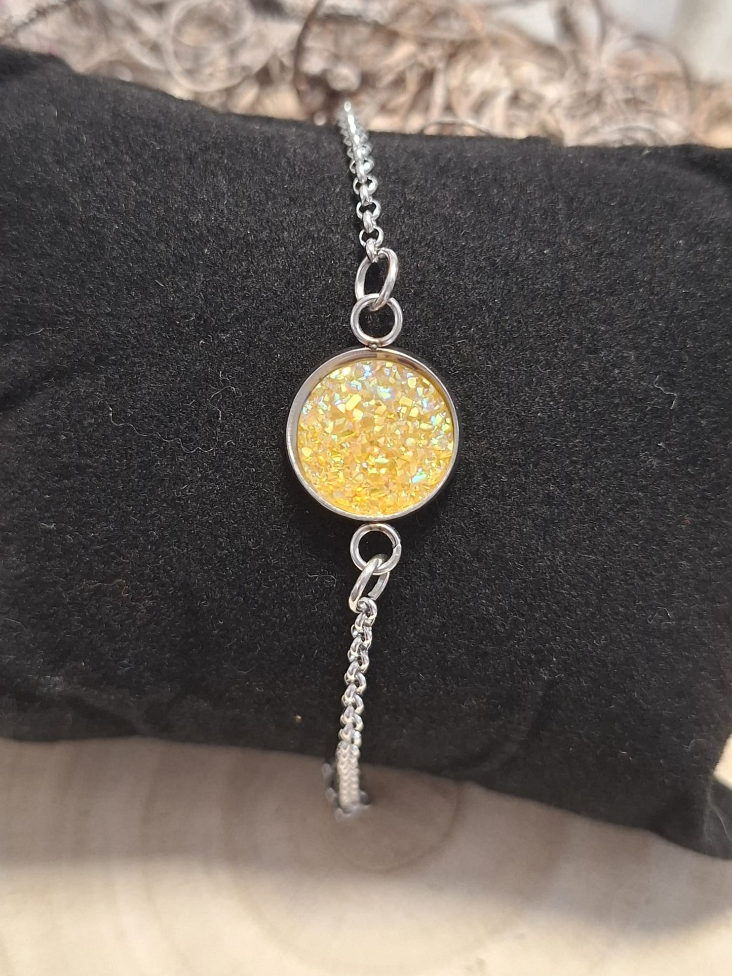 verschiedene Cabochon Armbänder und Armreifen