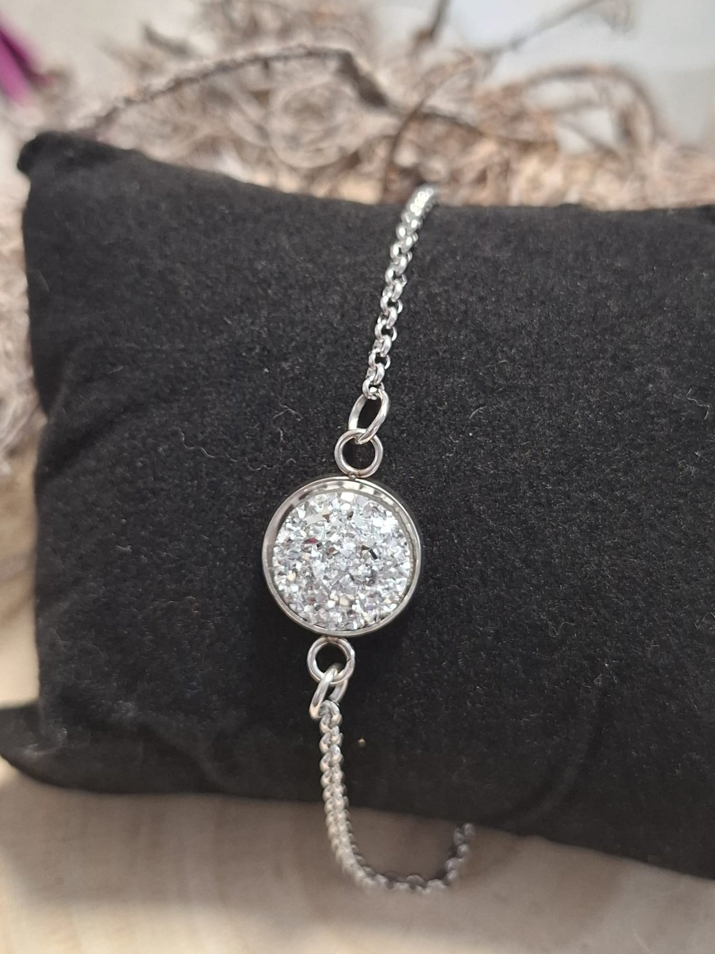 verschiedene Cabochon Armbänder und Armreifen