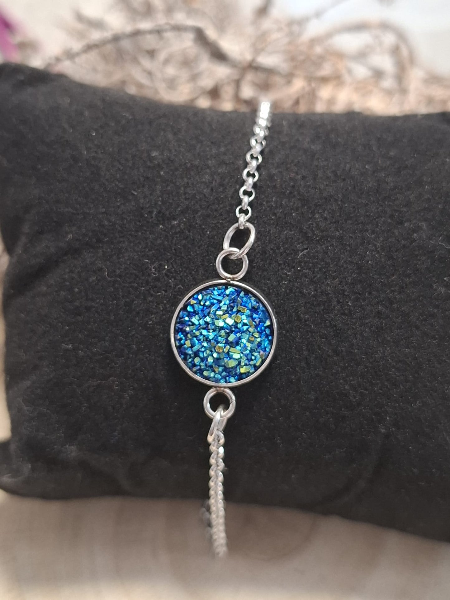 verschiedene Cabochon Armbänder und Armreifen