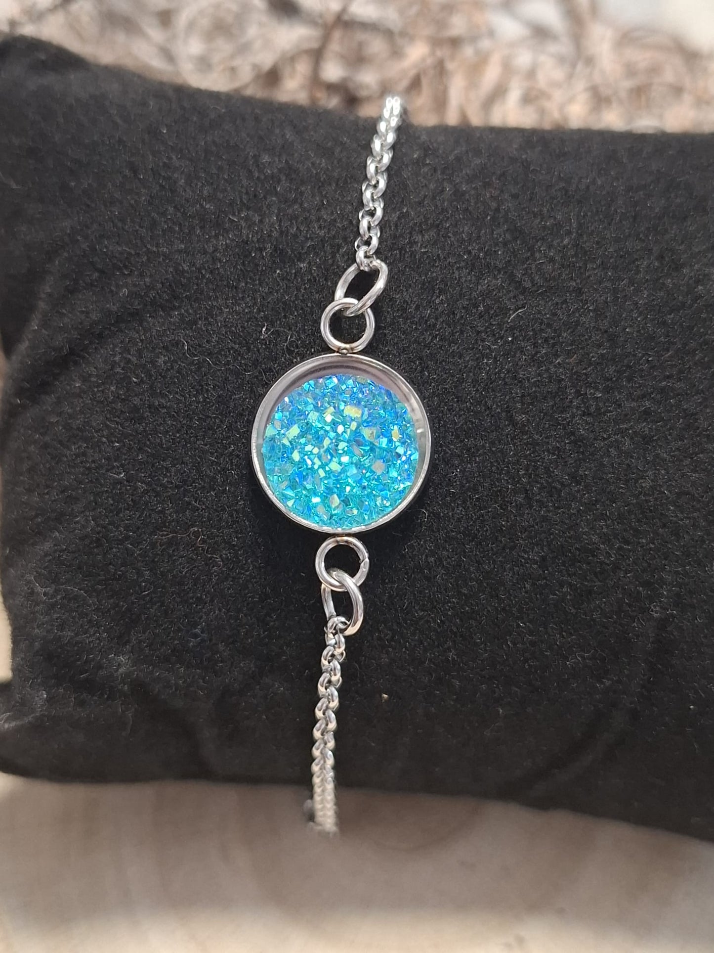 verschiedene Cabochon Armbänder und Armreifen