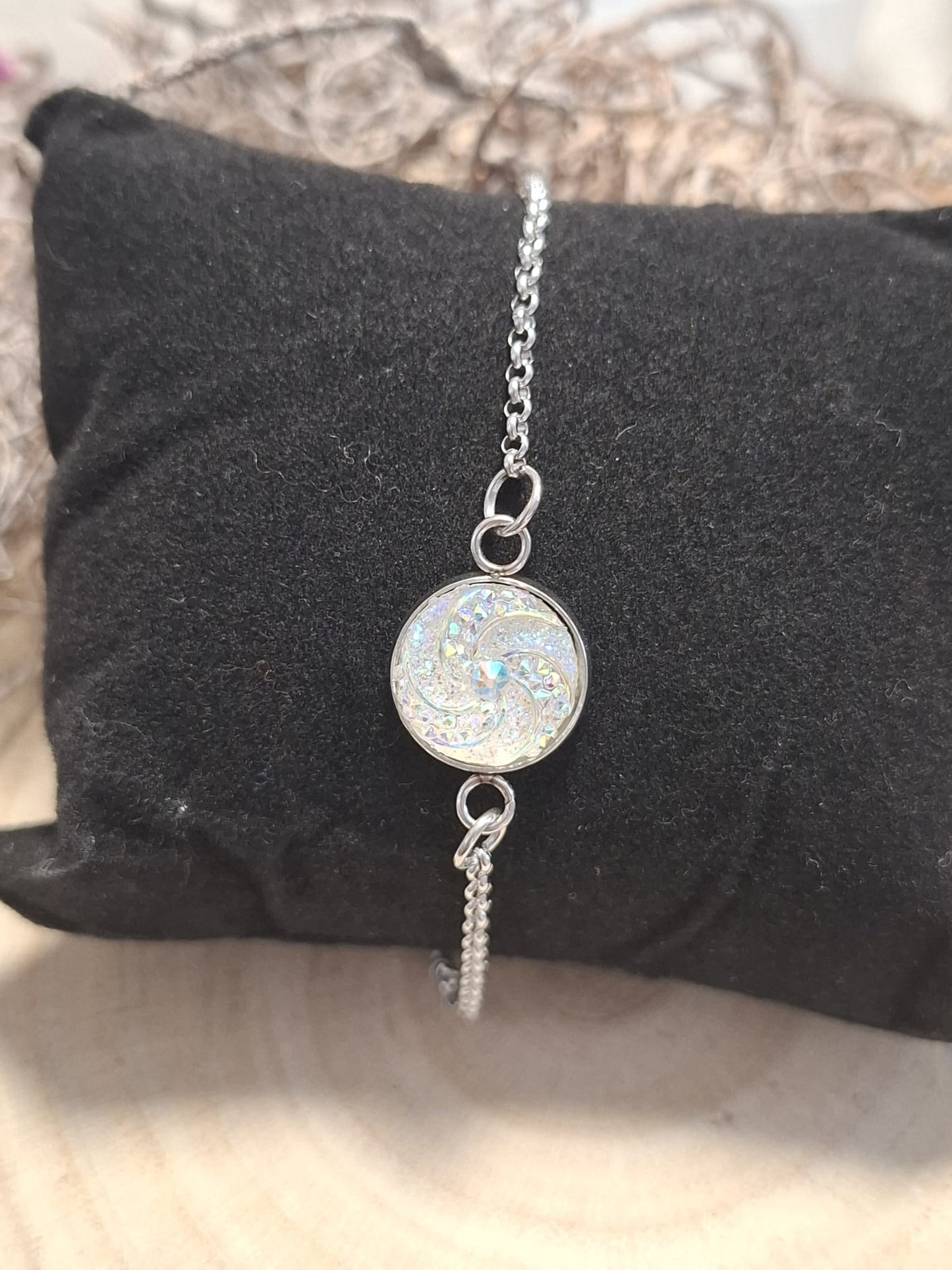 verschiedene Cabochon Armbänder und Armreifen