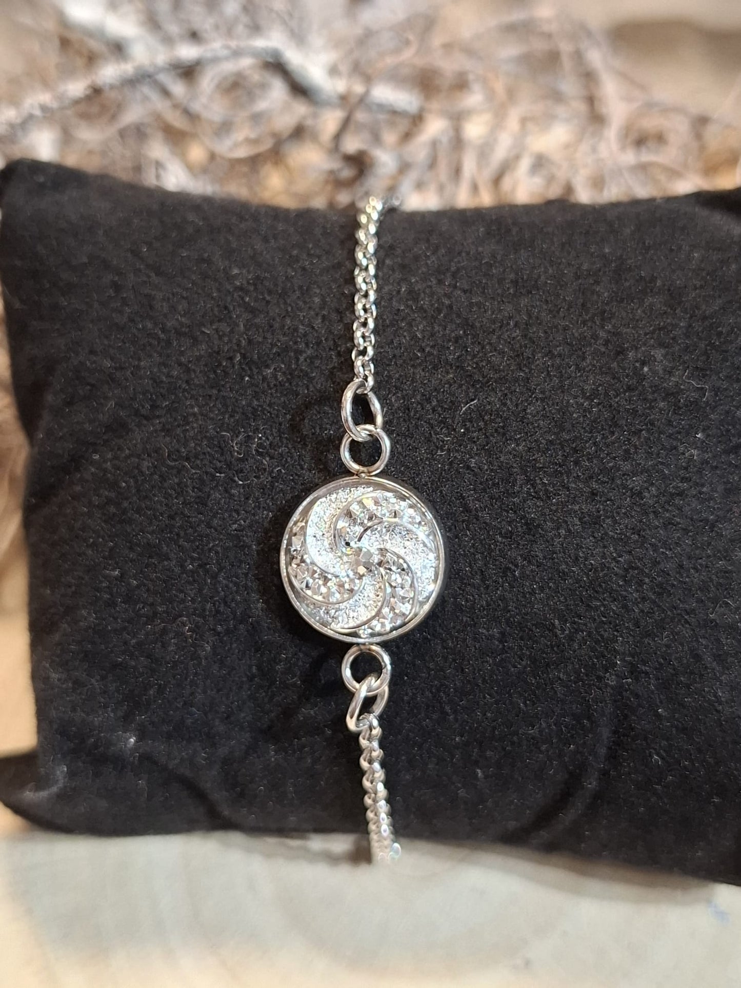 verschiedene Cabochon Armbänder und Armreifen