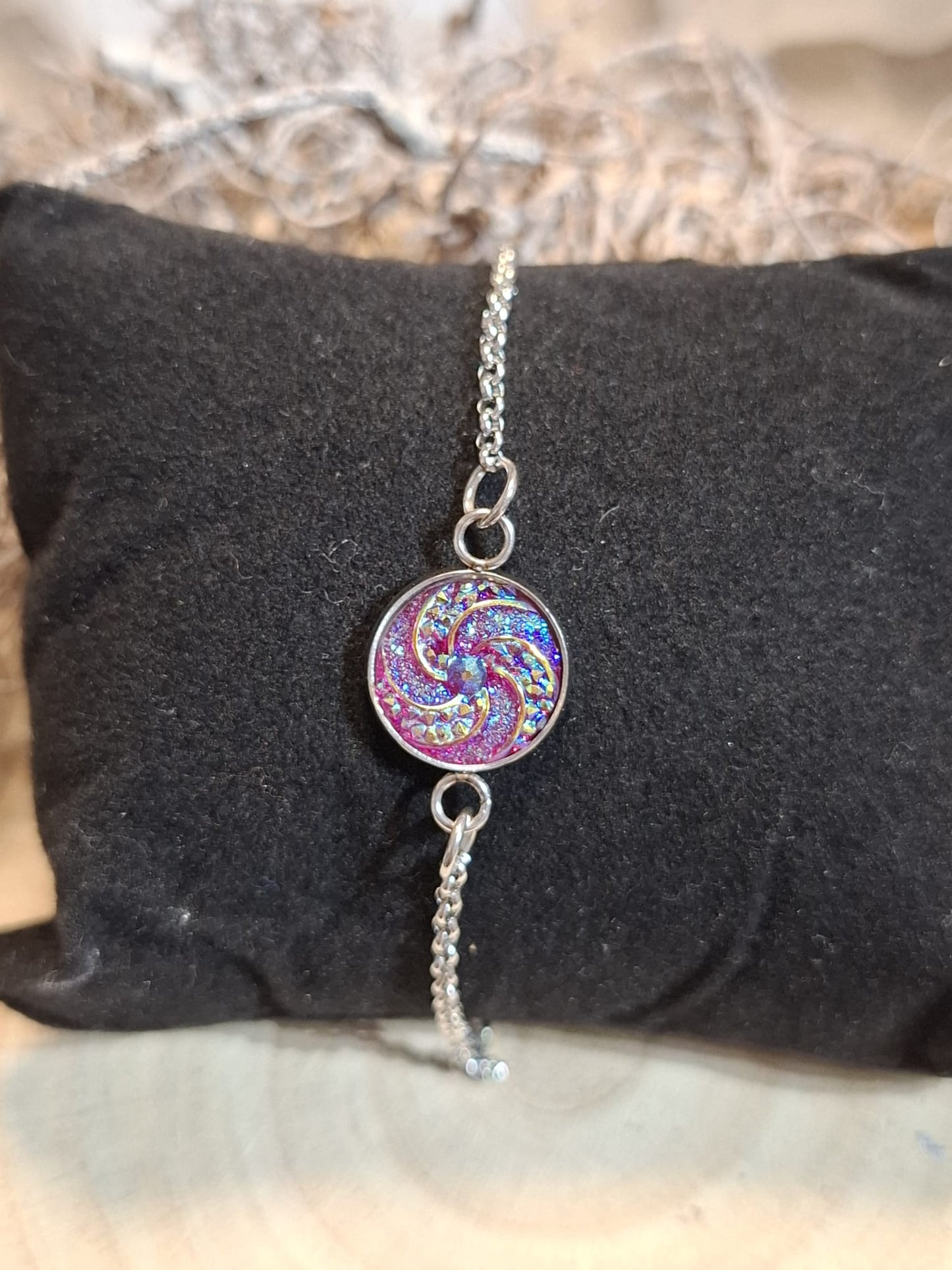 verschiedene Cabochon Armbänder und Armreifen