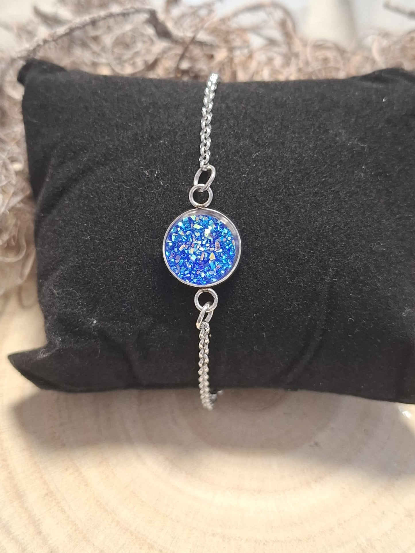 verschiedene Cabochon Armbänder und Armreifen