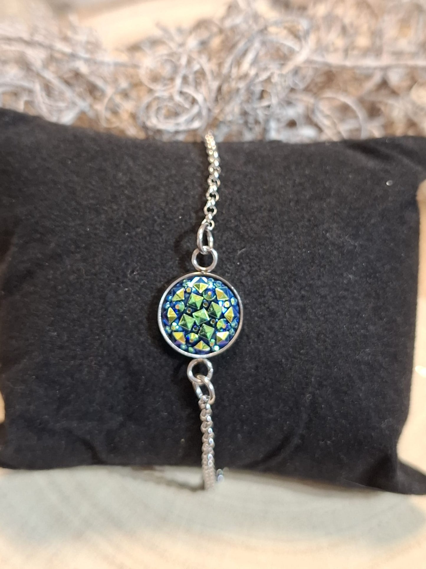 verschiedene Cabochon Armbänder und Armreifen