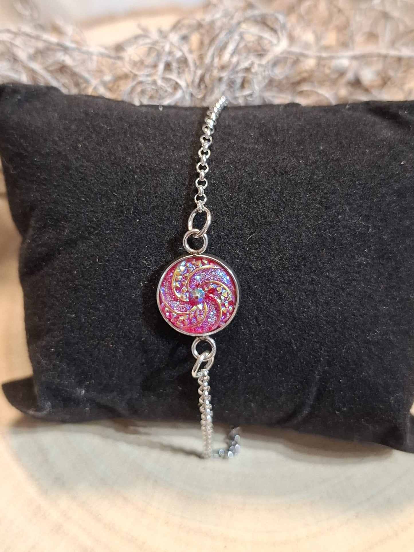 verschiedene Cabochon Armbänder und Armreifen
