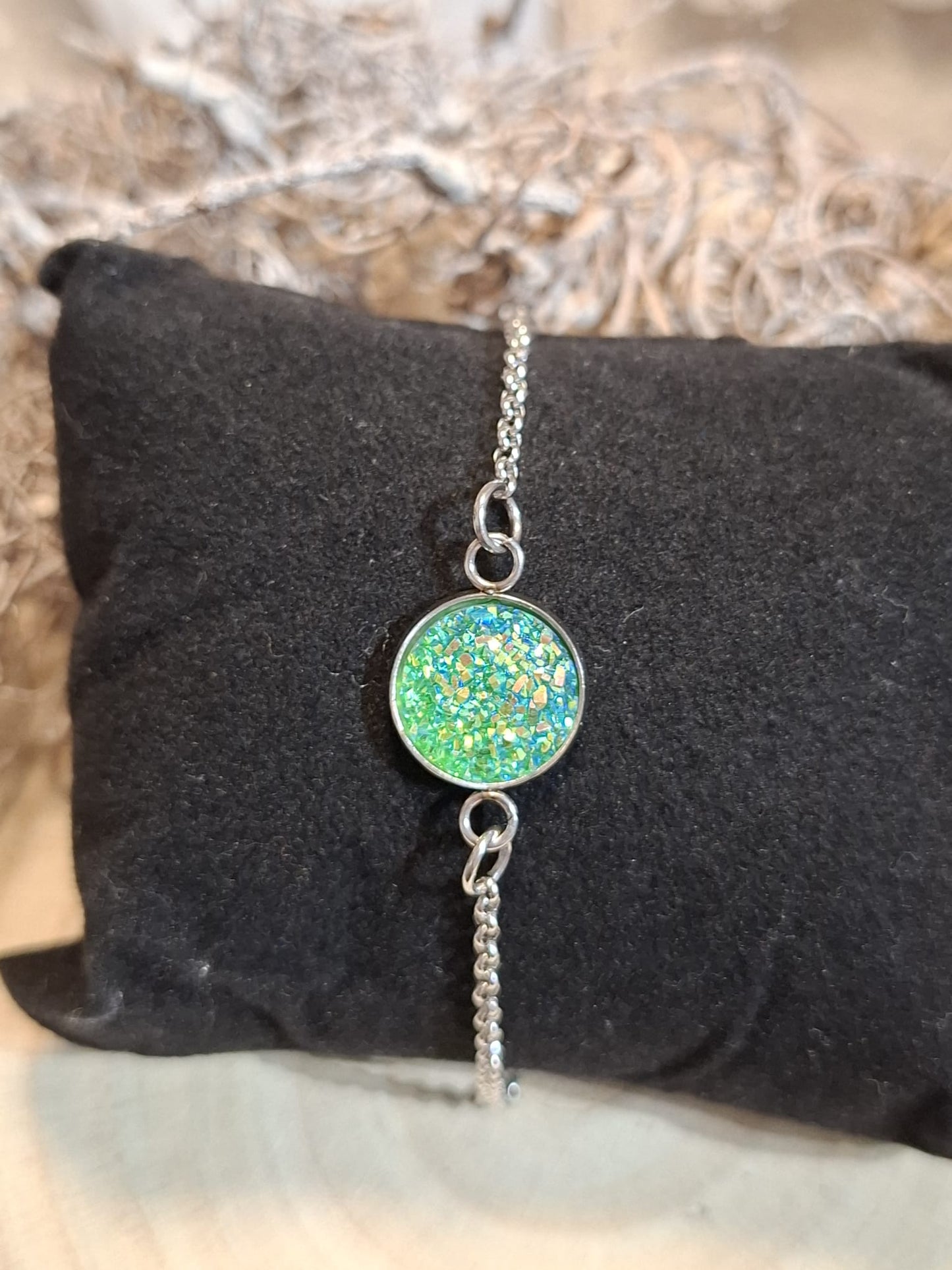 verschiedene Cabochon Armbänder und Armreifen