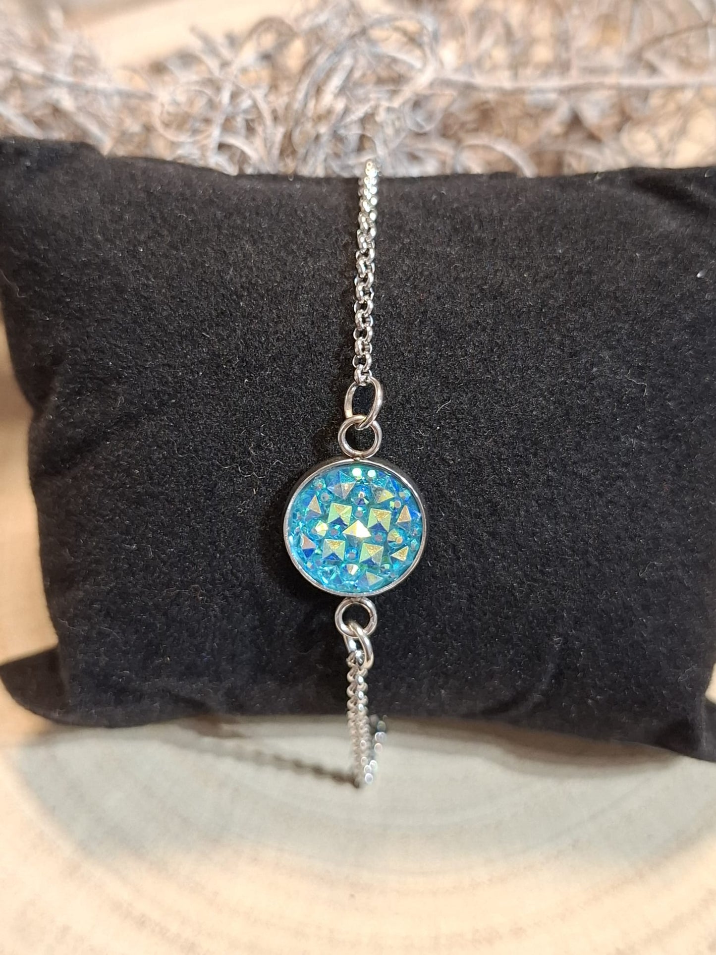 verschiedene Cabochon Armbänder und Armreifen