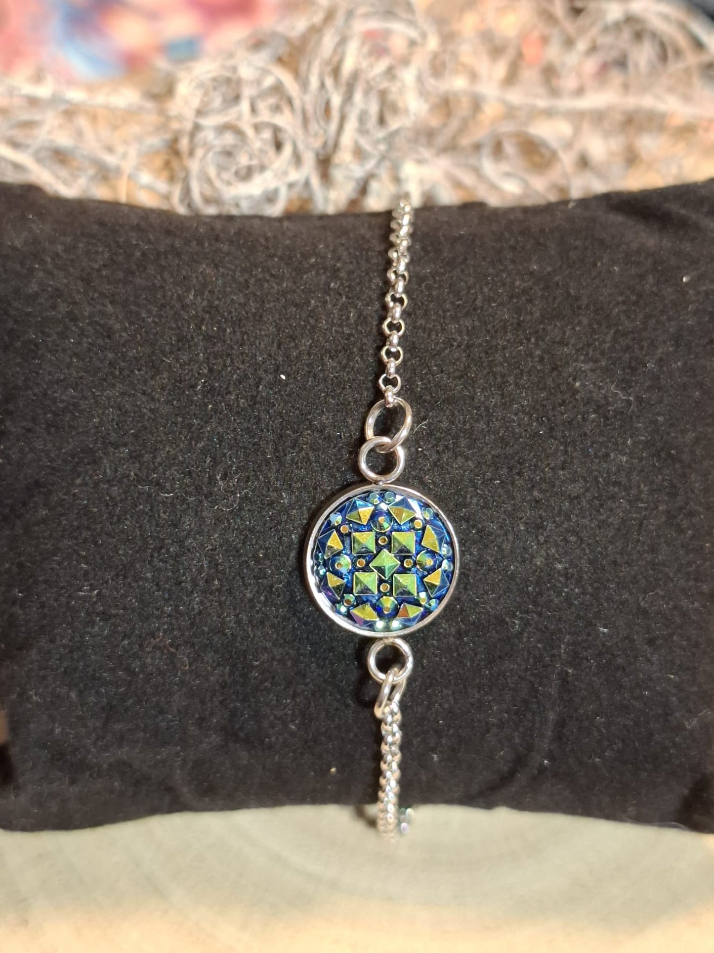 verschiedene Cabochon Armbänder und Armreifen