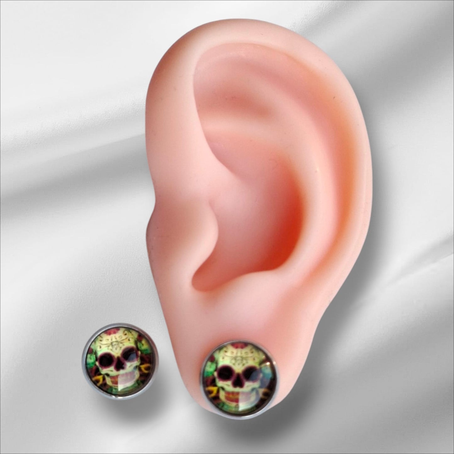 Cabochon Ohrstecker Totenkopf 12mm