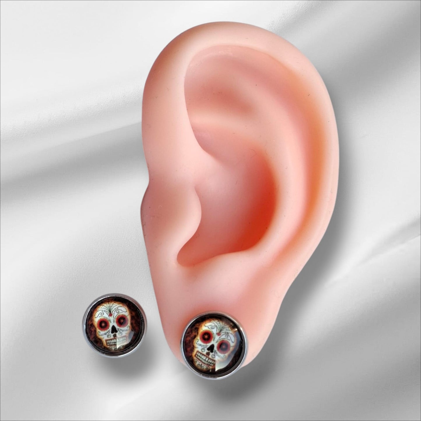 Cabochon Ohrstecker Totenkopf 12mm