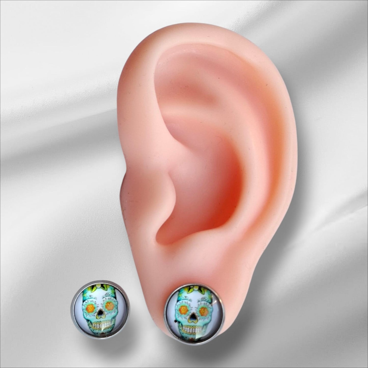 Cabochon Ohrstecker Totenkopf 12mm