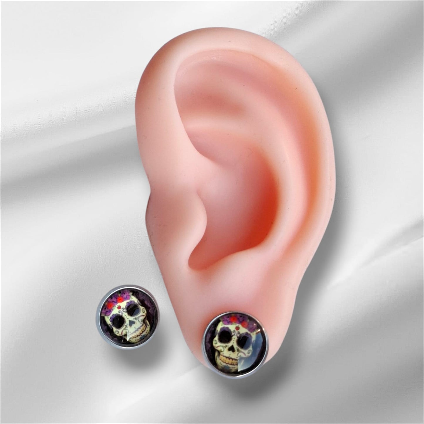 Cabochon Ohrstecker Totenkopf 12mm