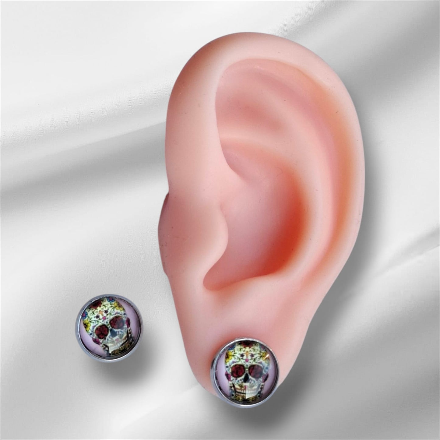 Cabochon Ohrstecker Totenkopf 12mm