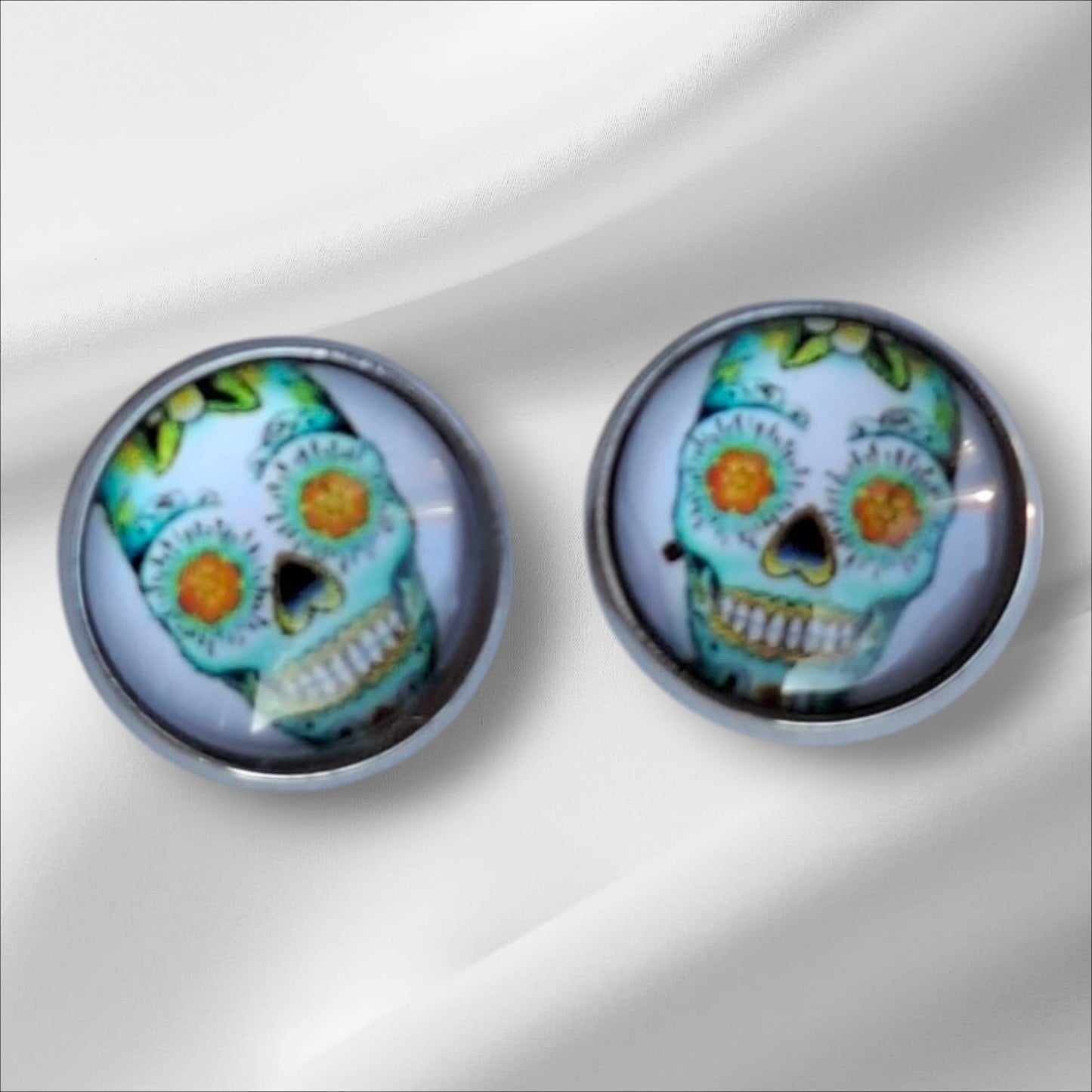 Cabochon Ohrstecker Totenkopf 12mm