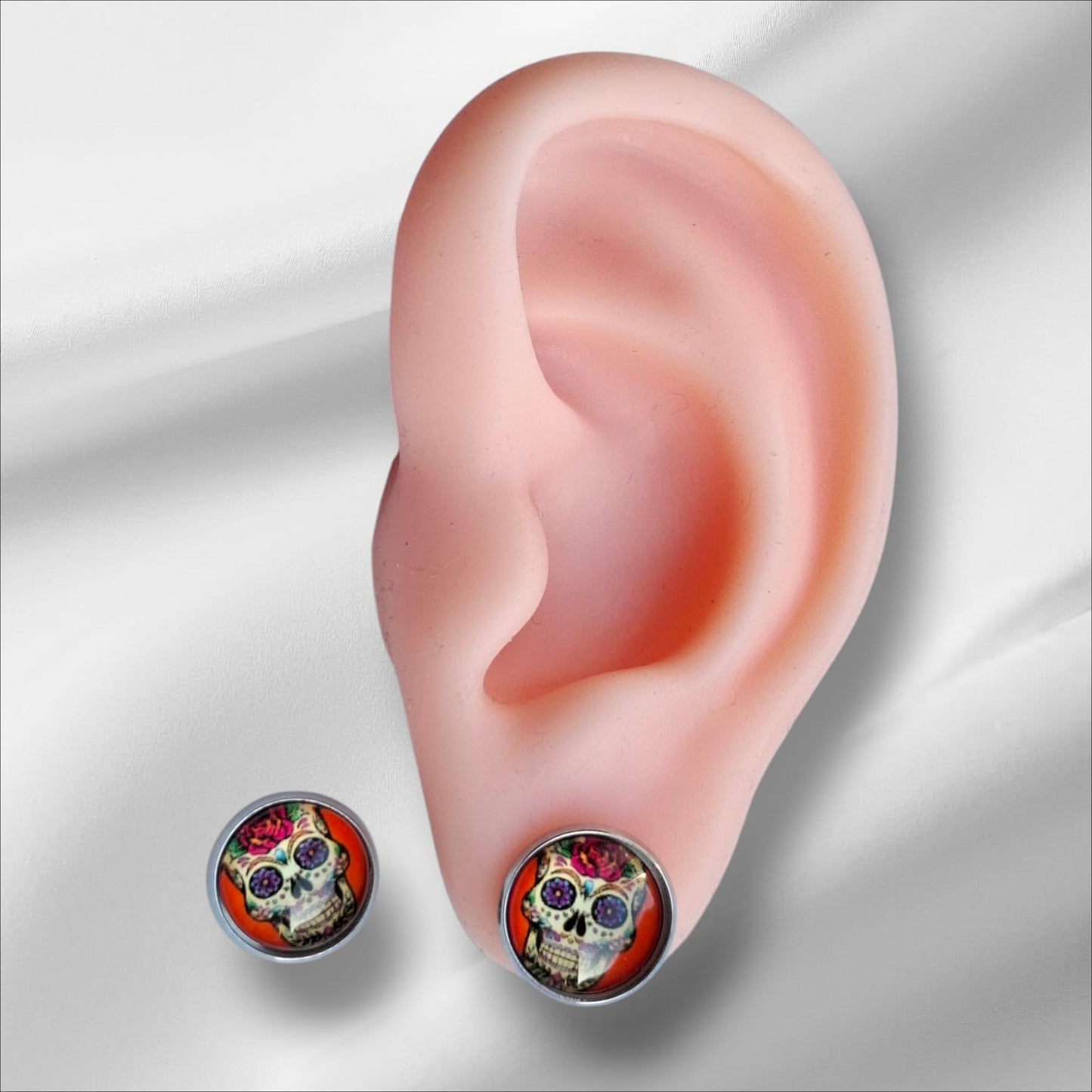 Cabochon Ohrstecker Totenkopf 12mm