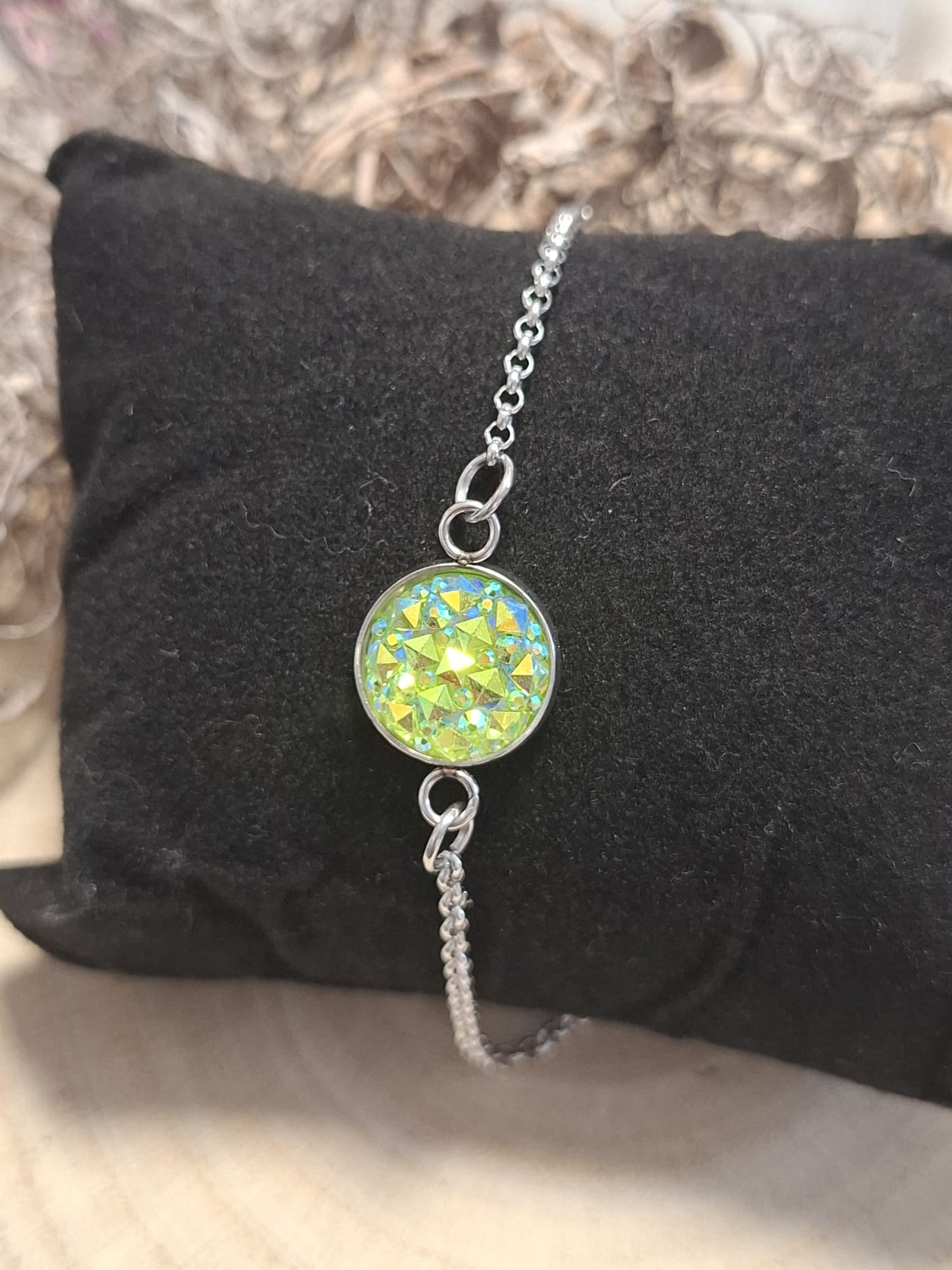 verschiedene Cabochon Armbänder und Armreifen