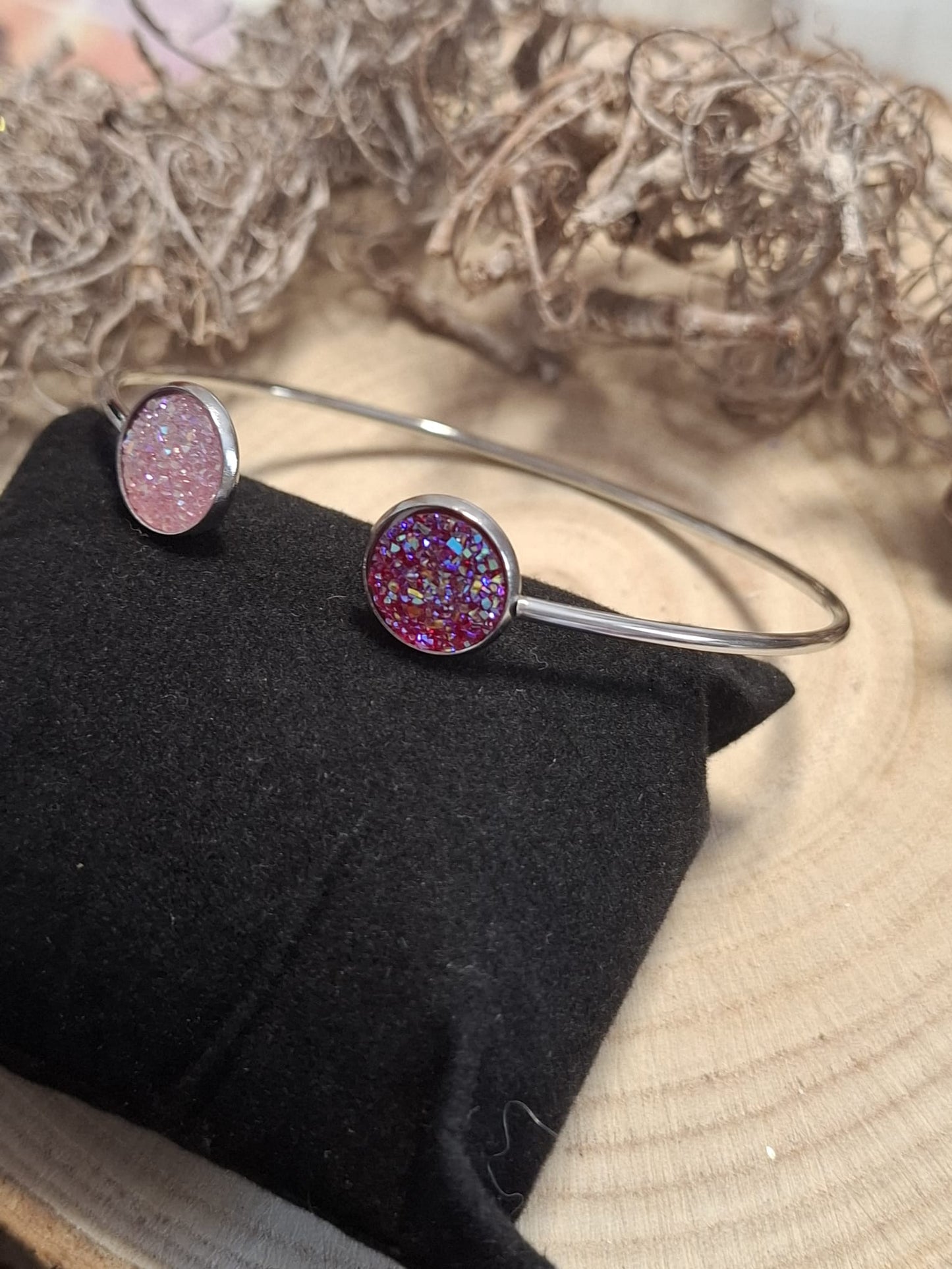 verschiedene Cabochon Armbänder und Armreifen